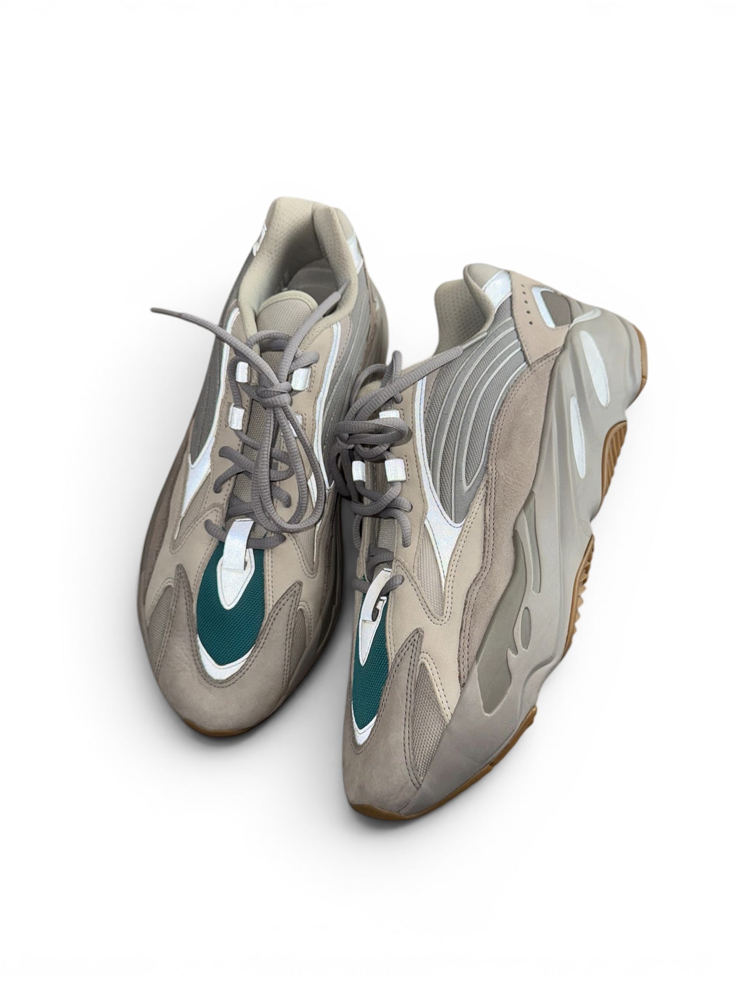 YZY Sample 700V2