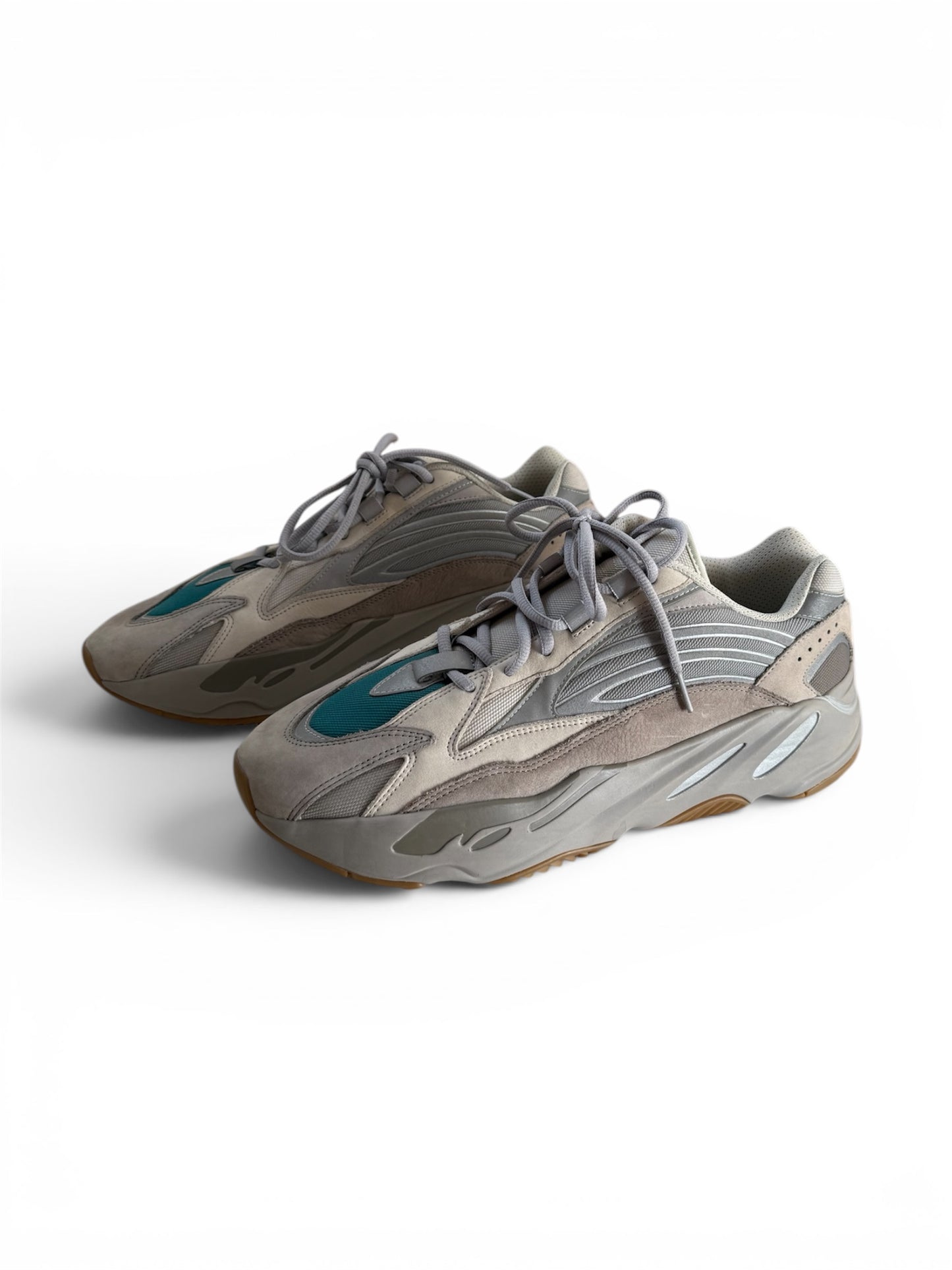 YZY Sample 700V2
