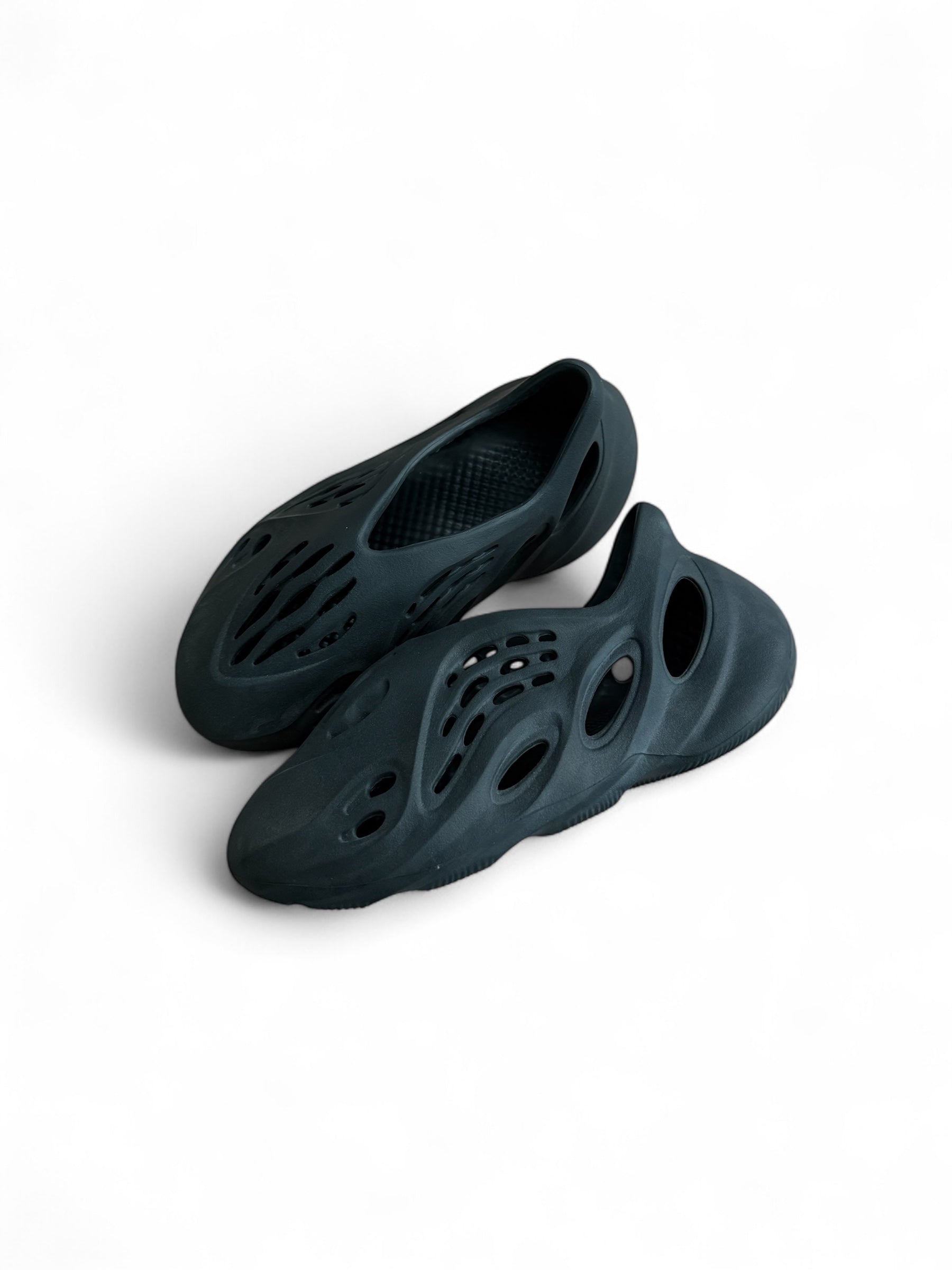 YZY Foam RNR Onyx – VlordsWorld