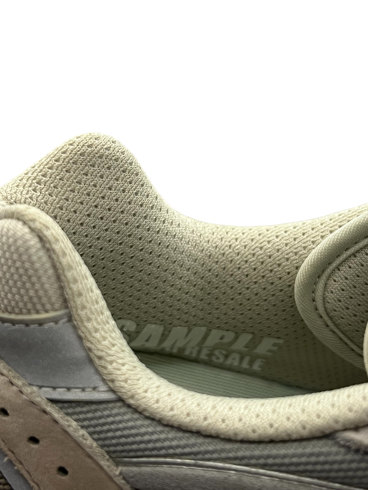 YZY Sample 700V2