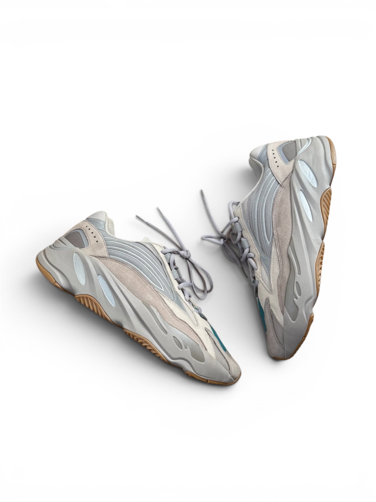 YZY Sample 700V2